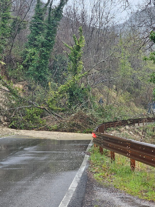 Maltempo nel Piceno, frane e allagamenti: 90 persone isolate ad Acquasanta Terme